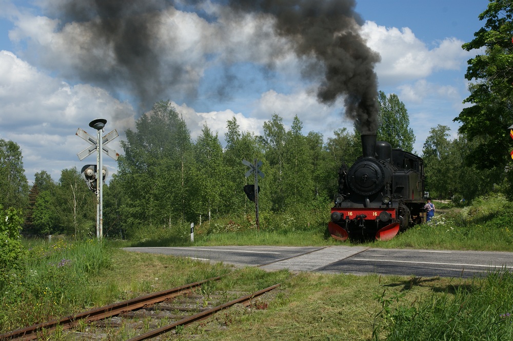 SWB Y3 16 vid vägövergången i Knapptorp år 2010. Foto: Mats Abramson