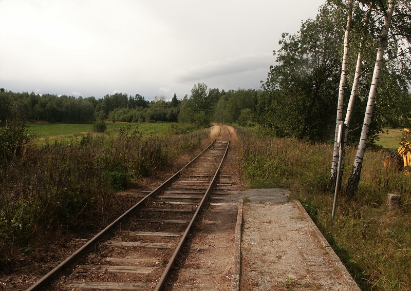 Löth hållplats och linjen mot Nora år 2004. Foto: Mats Abramson