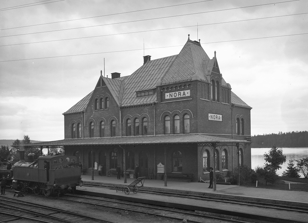 Det nya stationshuset i Nora ca år 1915. Foto: NBJ-arkivet