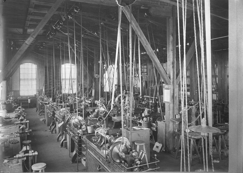 Interiör från verktygsfabriken år 1904. Foto: NBJ-arkivet