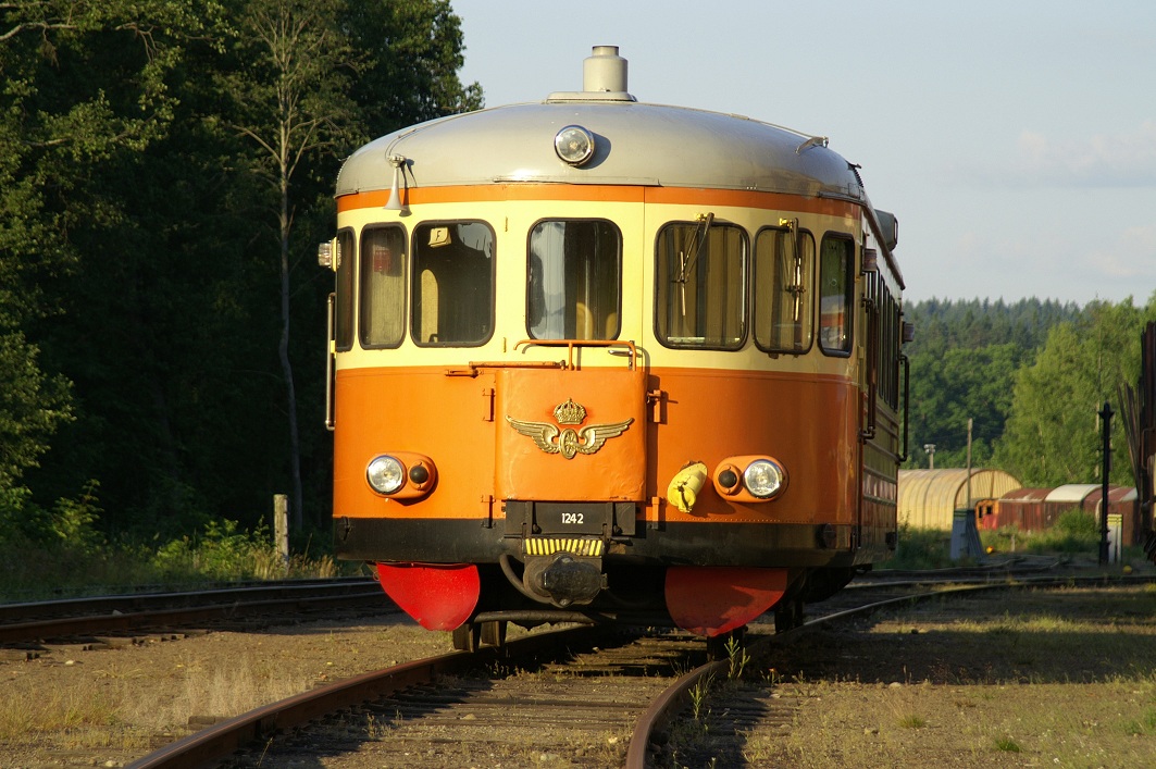 SJ YBo7 1242 i infarten till Nora station 2006. Foto: Kjell Eriksson