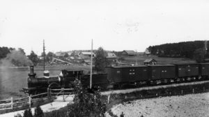 SWB GK 445 först i ett godståg kring år 1900. Foto: Järnvägsmuseum